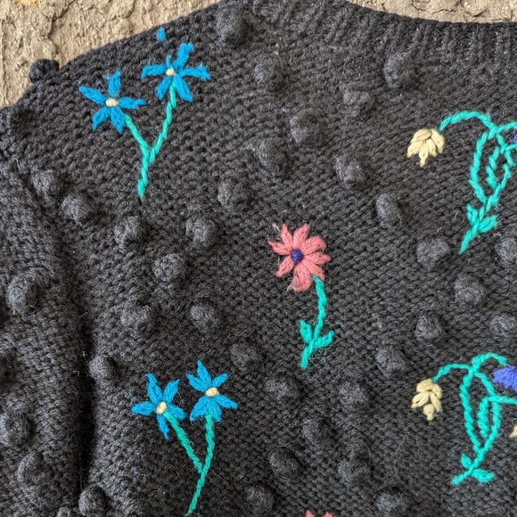 VTG 80s The Eagle's Eye Handknit 100% Wool Floral Cardigan Size Small Black - Picture 5 of 7